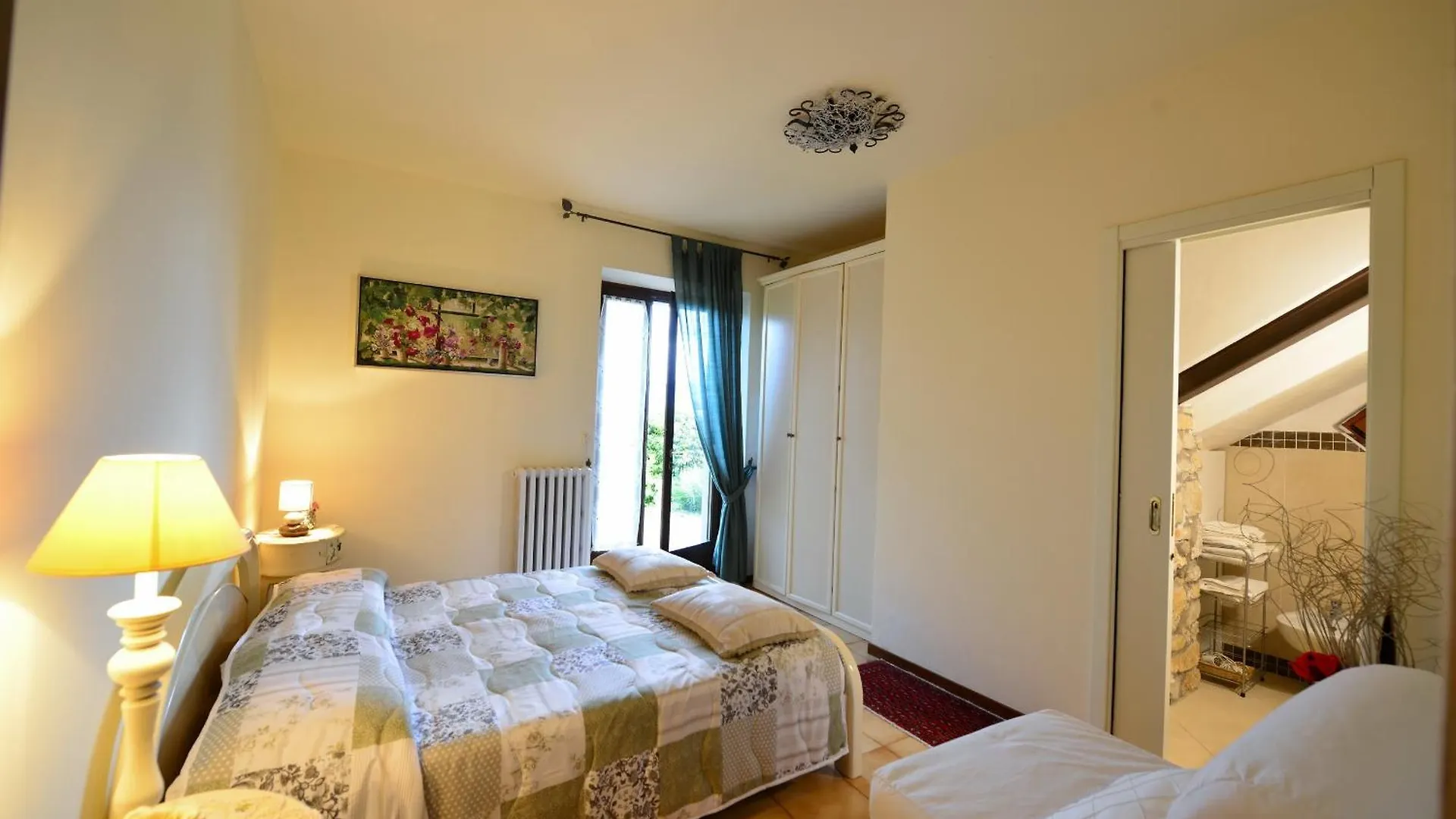 Bed & Breakfast Bed And Breakfast Due Leoni Torri Del Benaco Italy