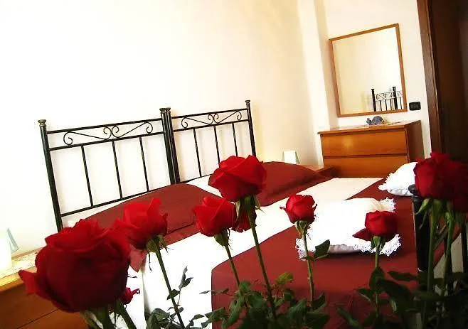 Bed And Breakfast Due Leoni Torri Del Benaco Bed & Breakfast